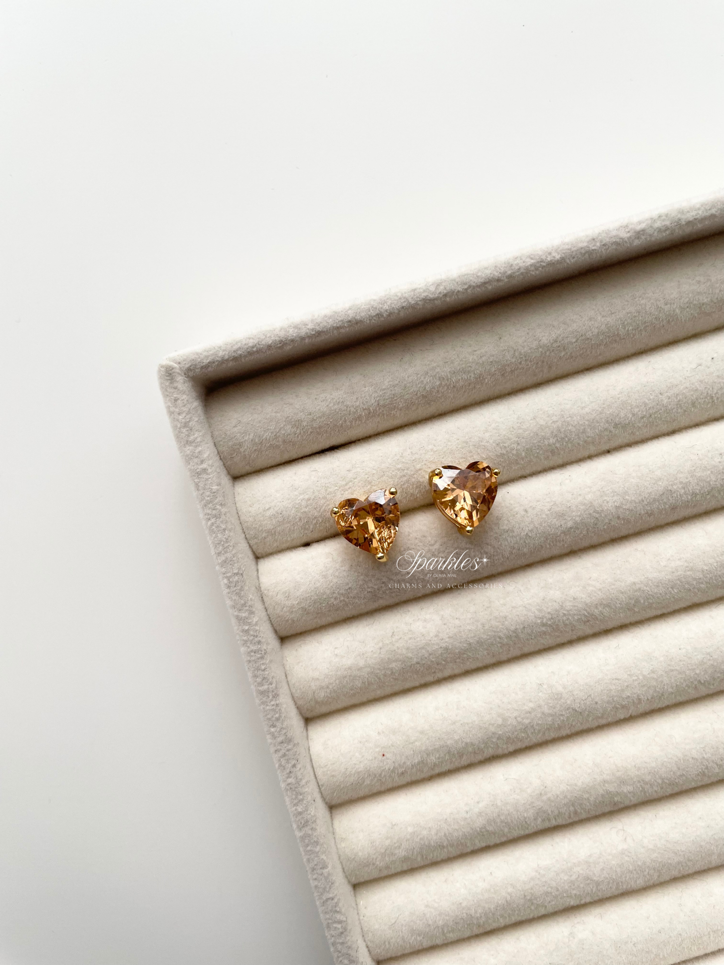 ge1519 Gold Heart Dainty Earrings