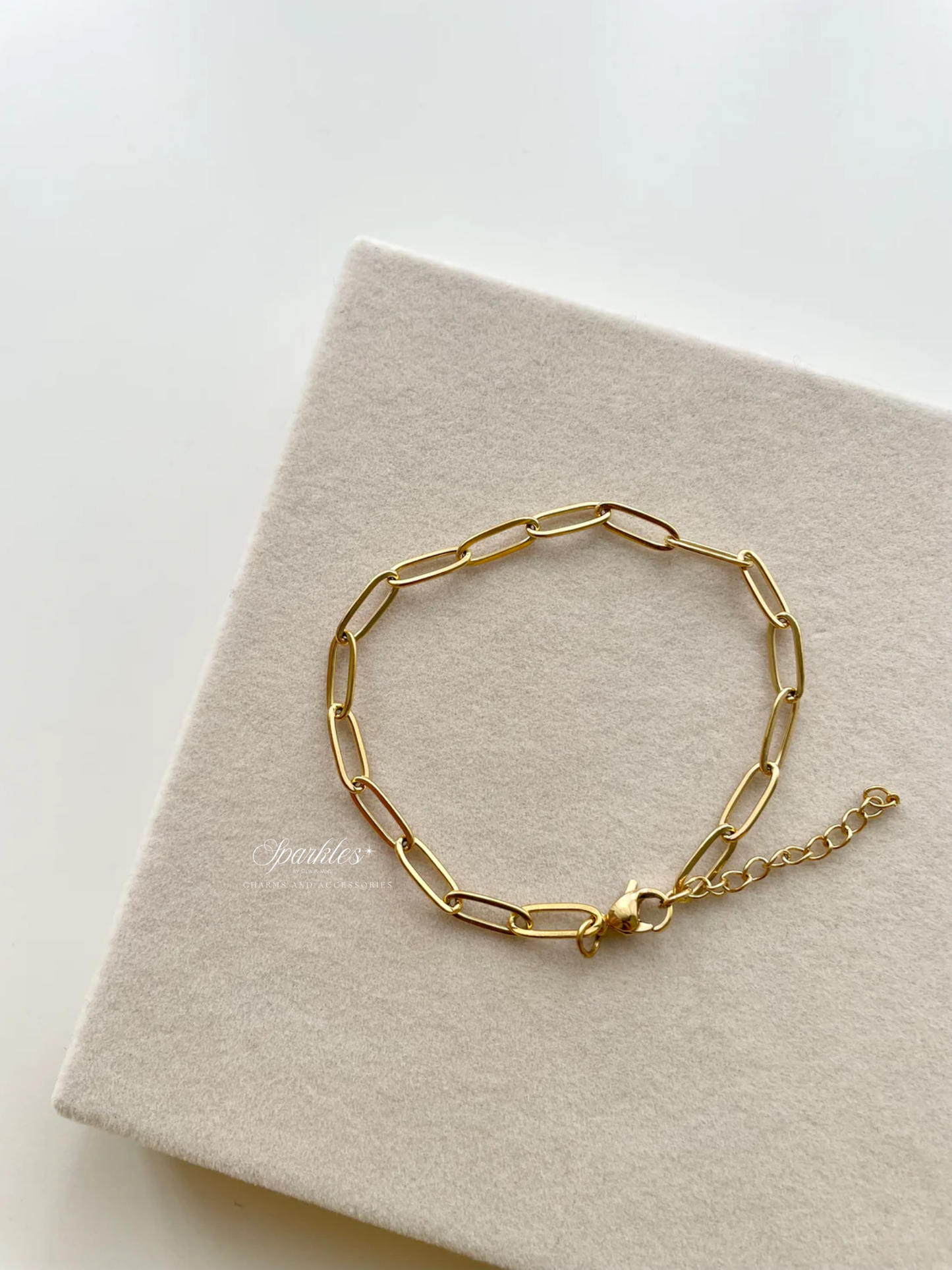 Maddie paperclip gold bracelet