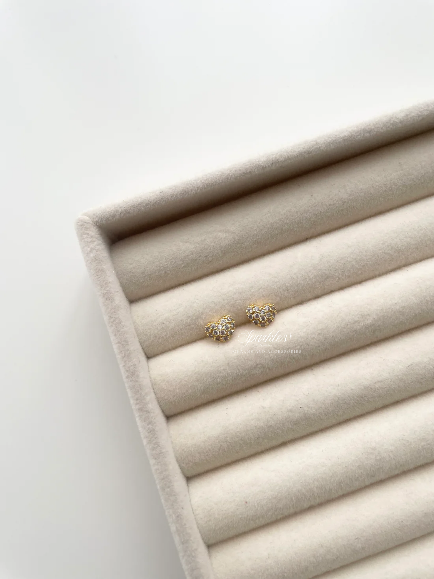 ge1077 Dainty stud earrings