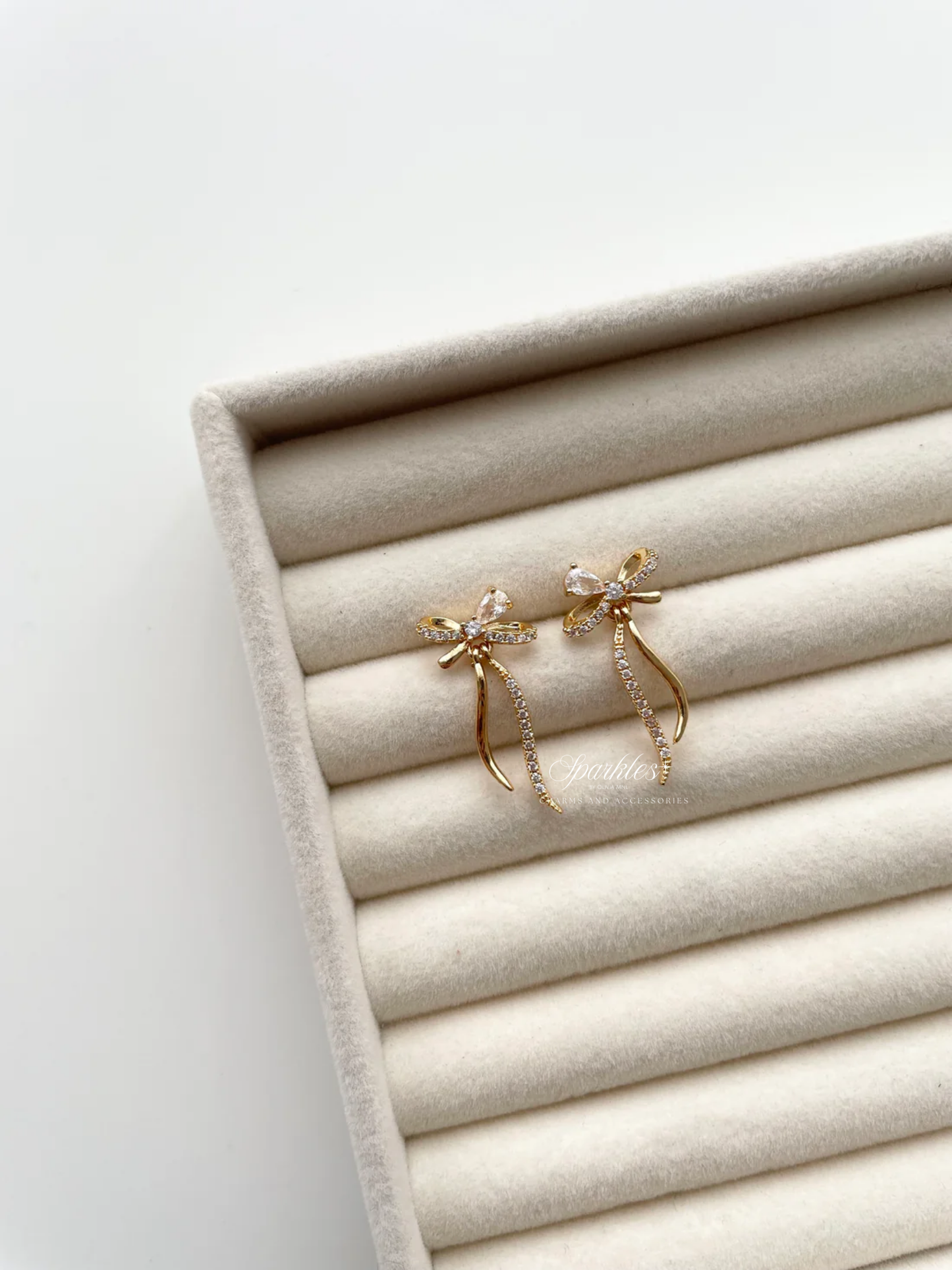 ge1455 Ribbon dangling stud earrings