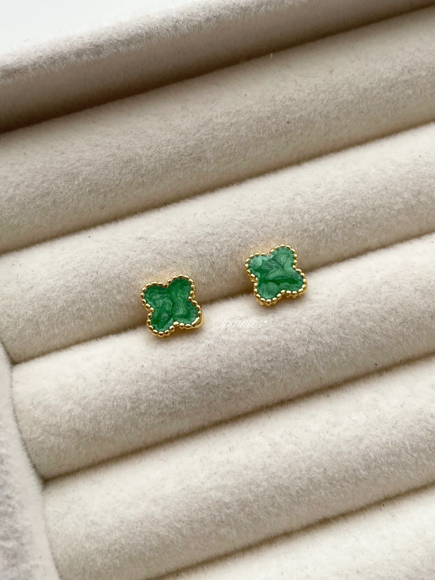 ge1483 Green clover earrings