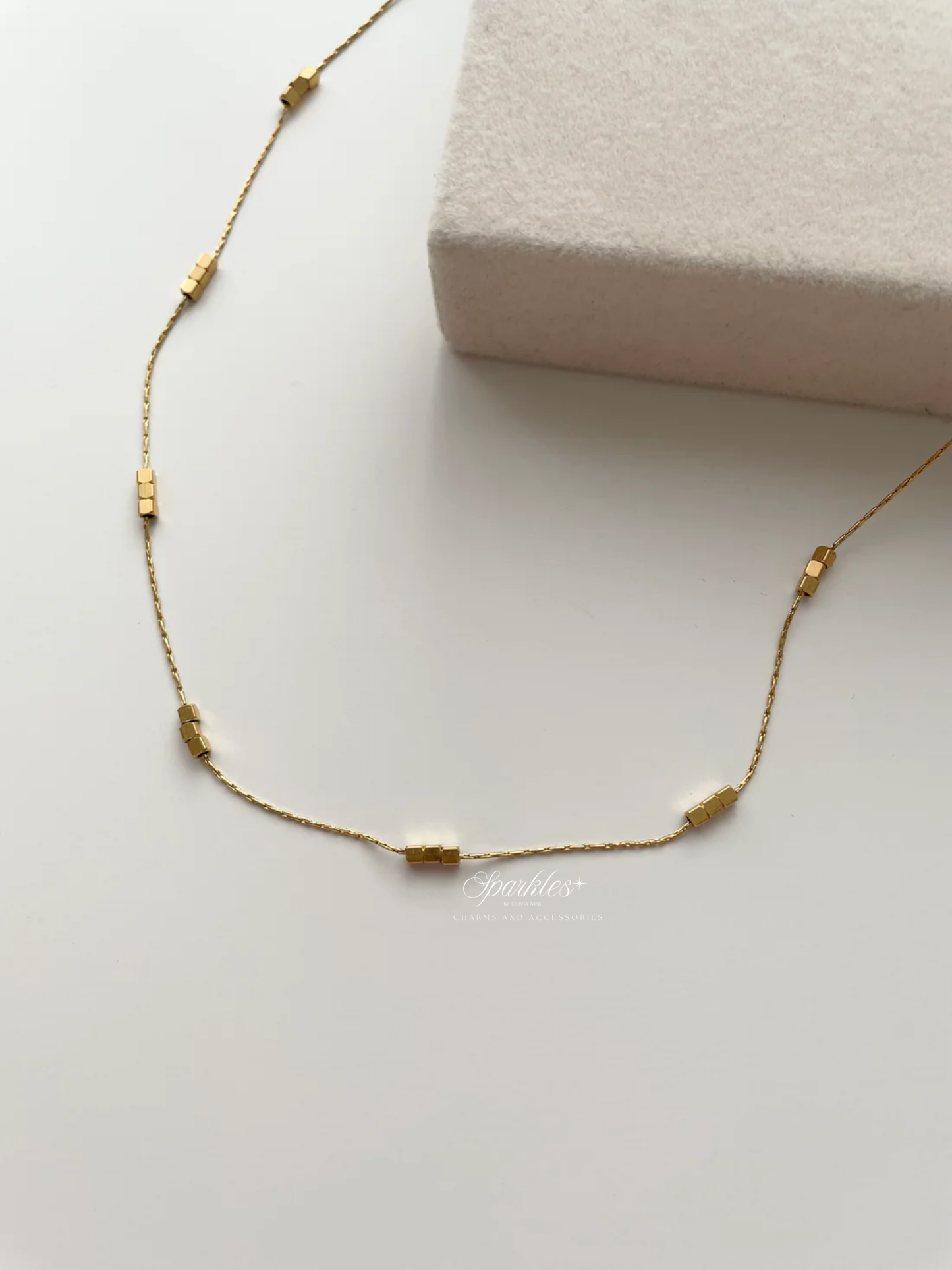 gn825 Minimalist gold necklace
