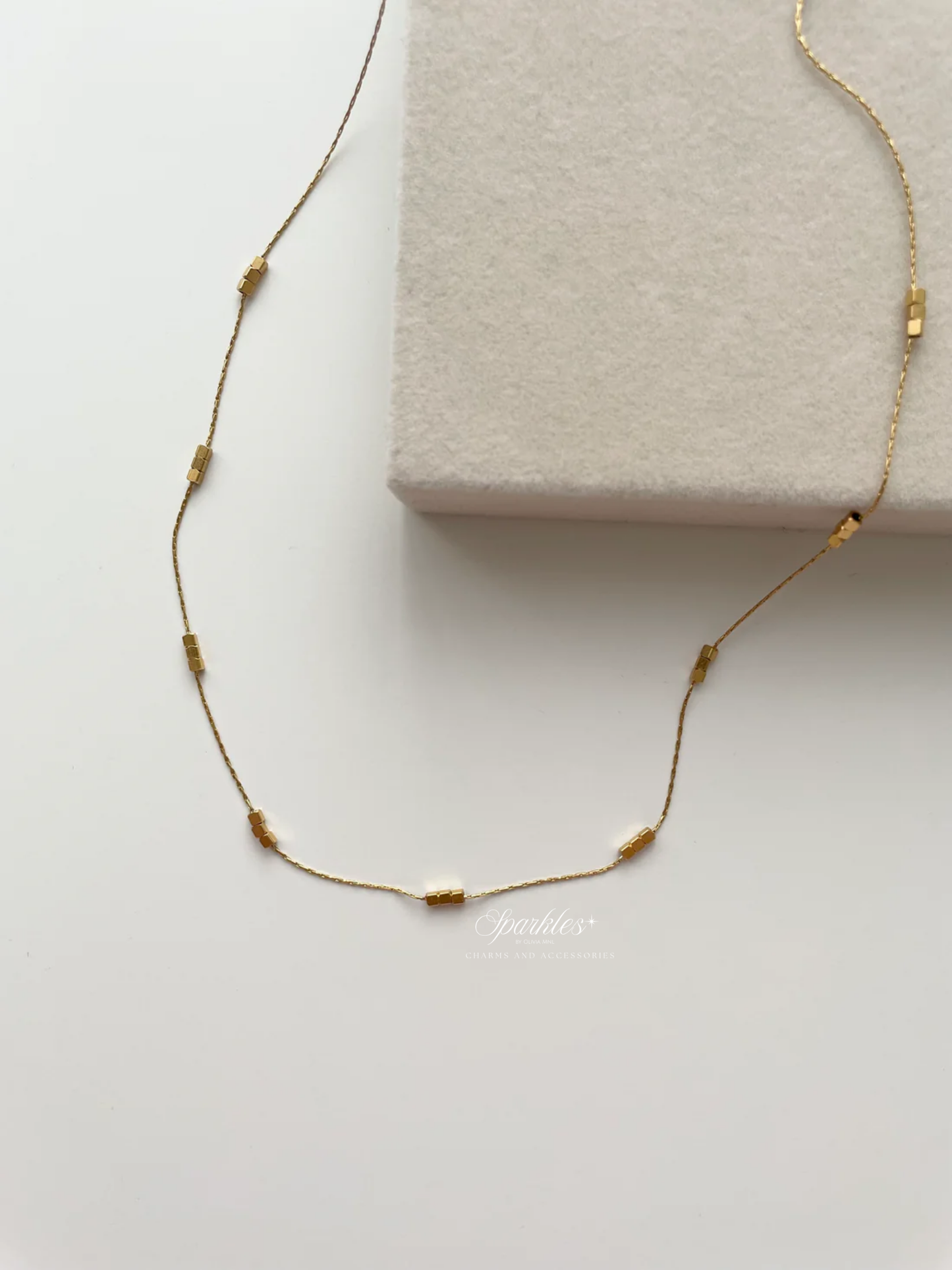 gn825 Minimalist gold necklace