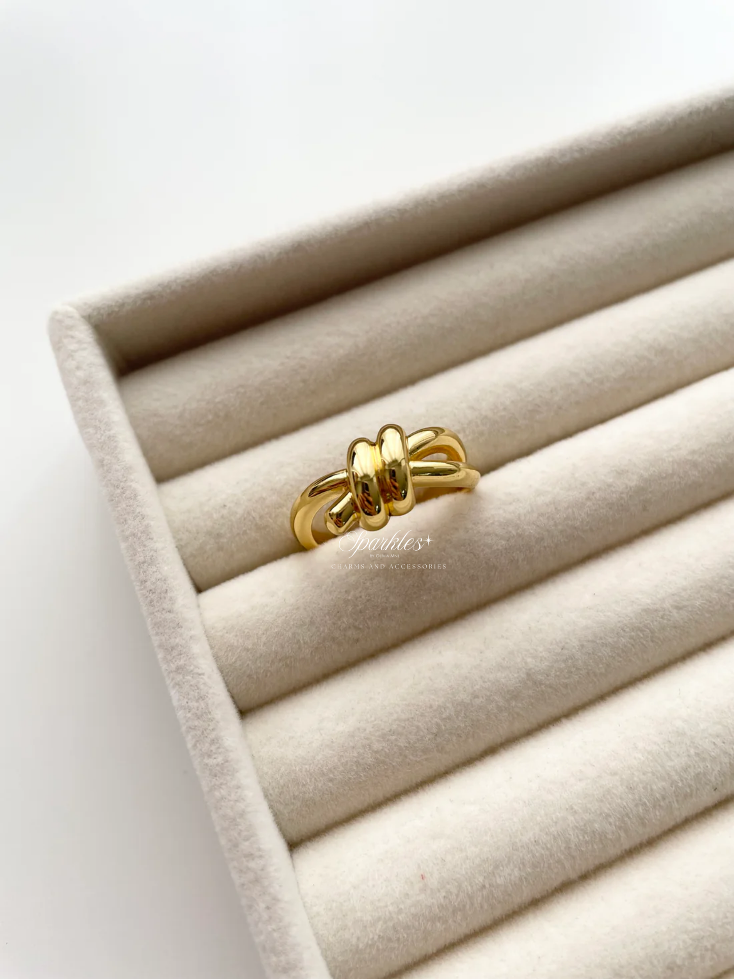 gr752 gold knot ring