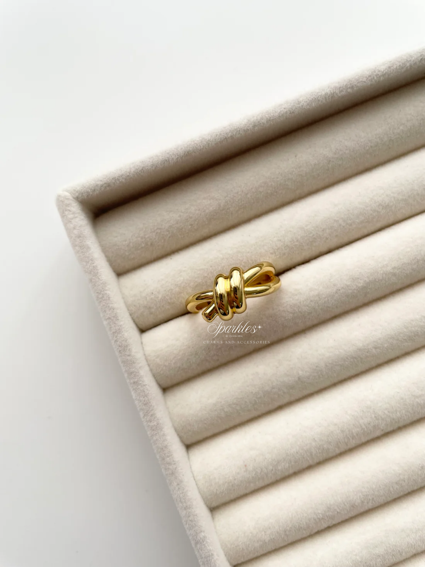 gr752 gold knot ring