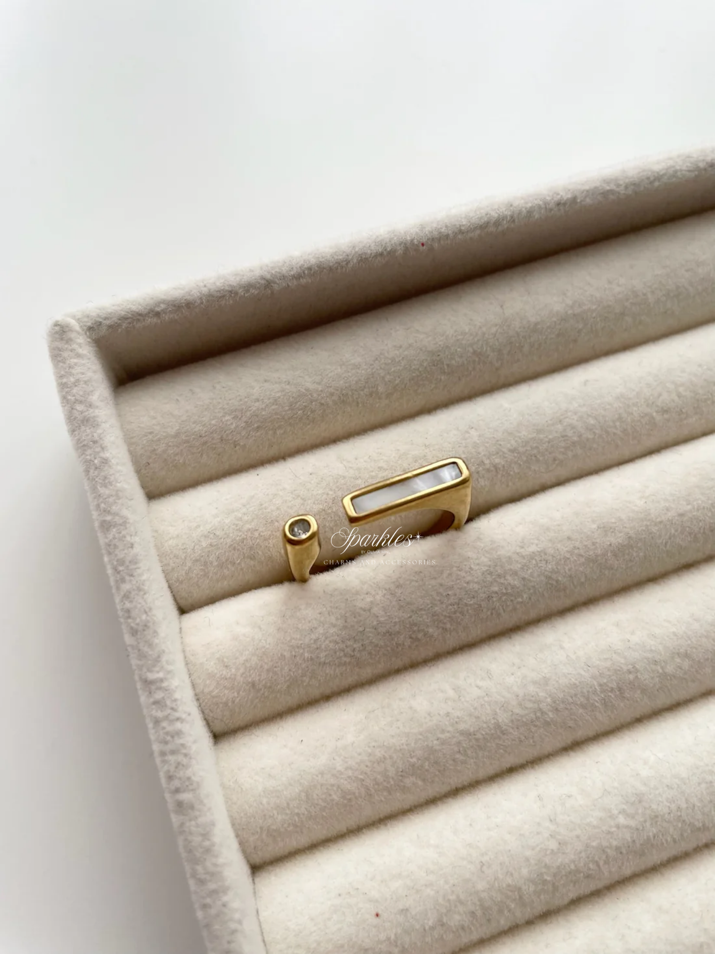 gr806 Mother of pearl ring