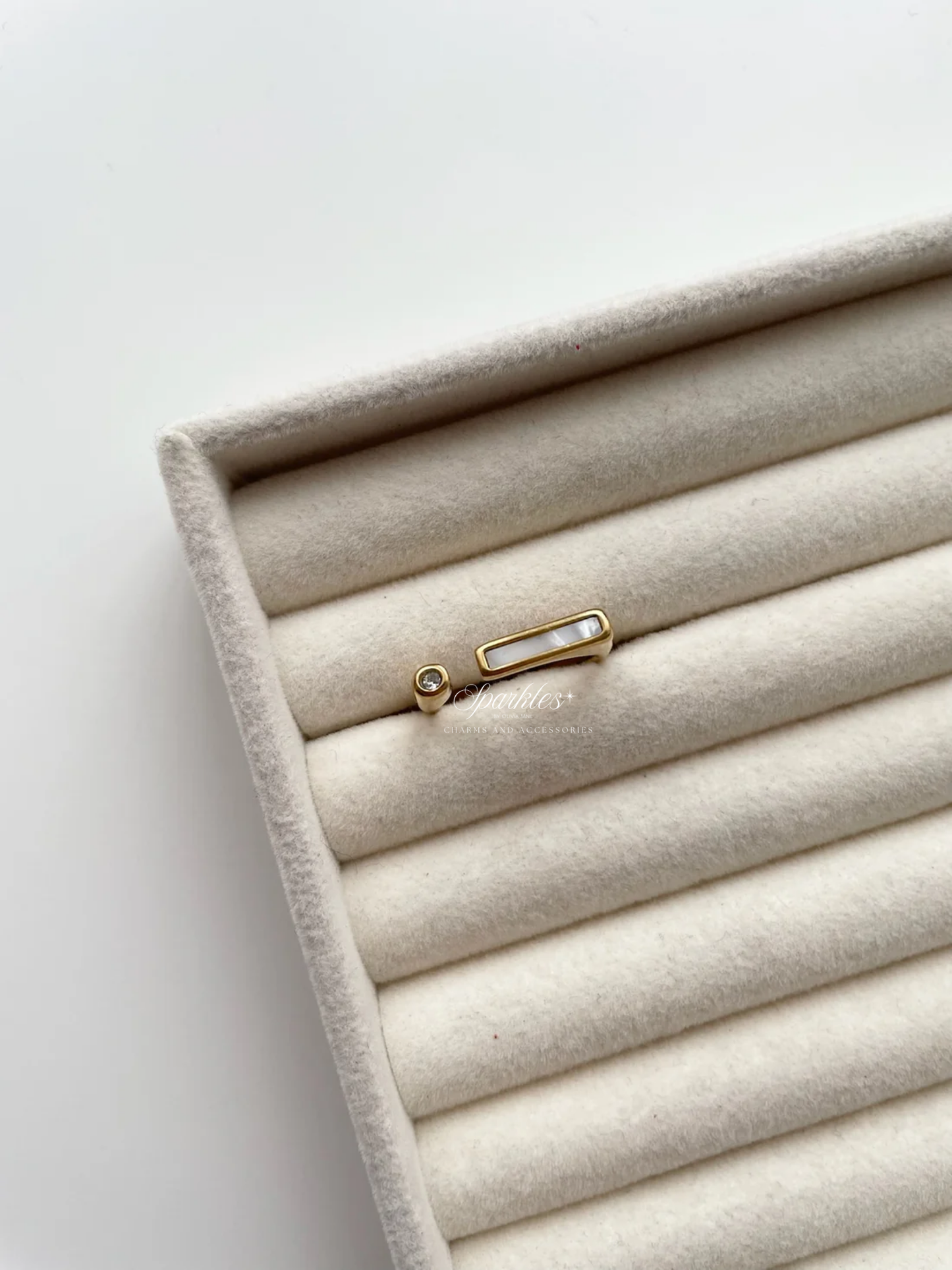 gr806 Mother of pearl ring