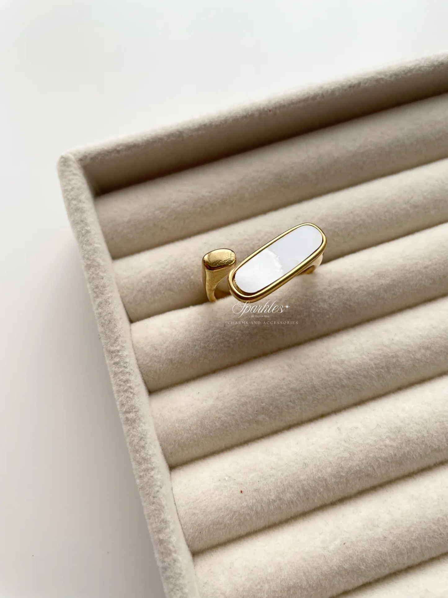 gr807 Mother of pearl ring