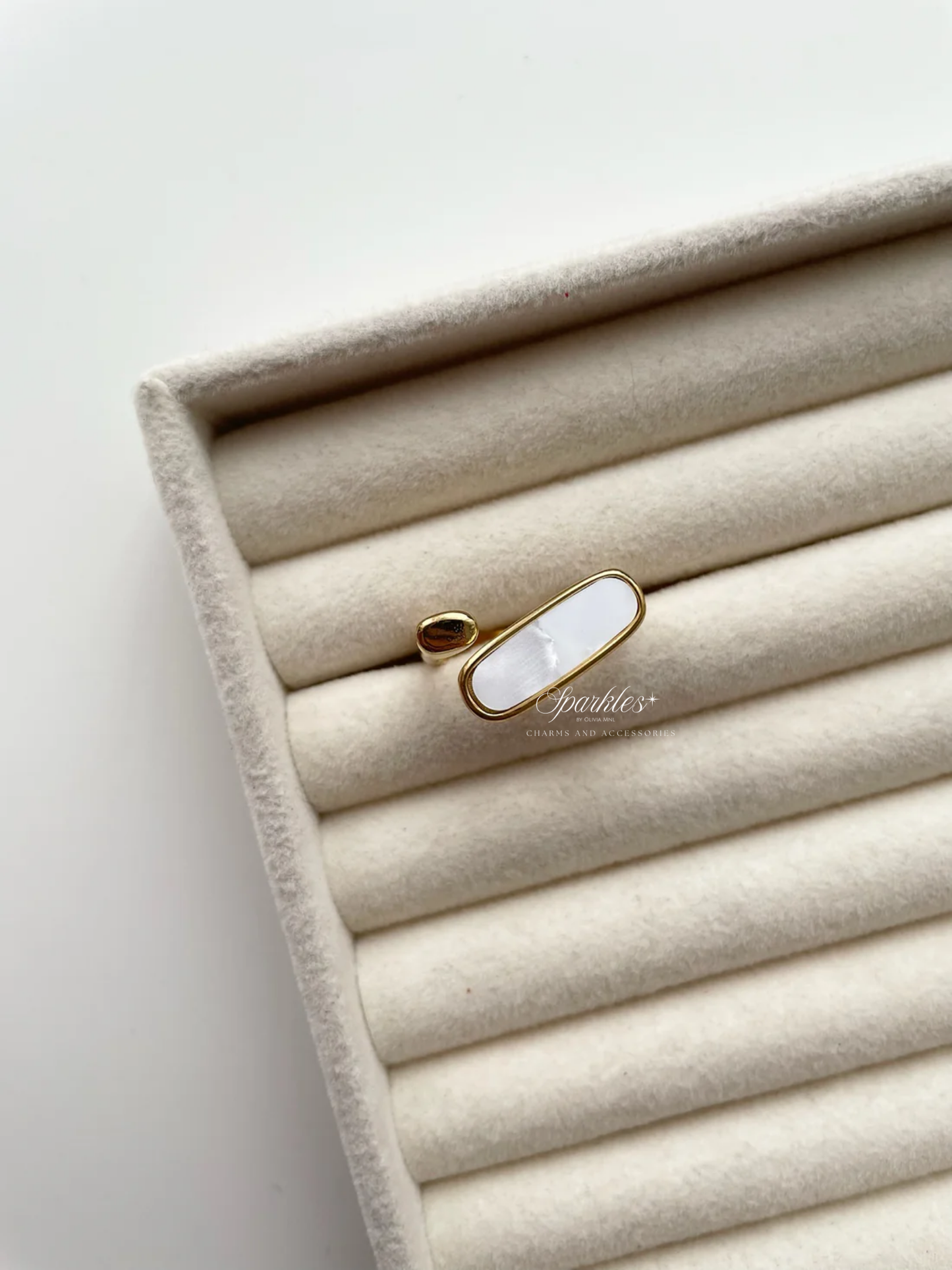 gr807 Mother of pearl ring