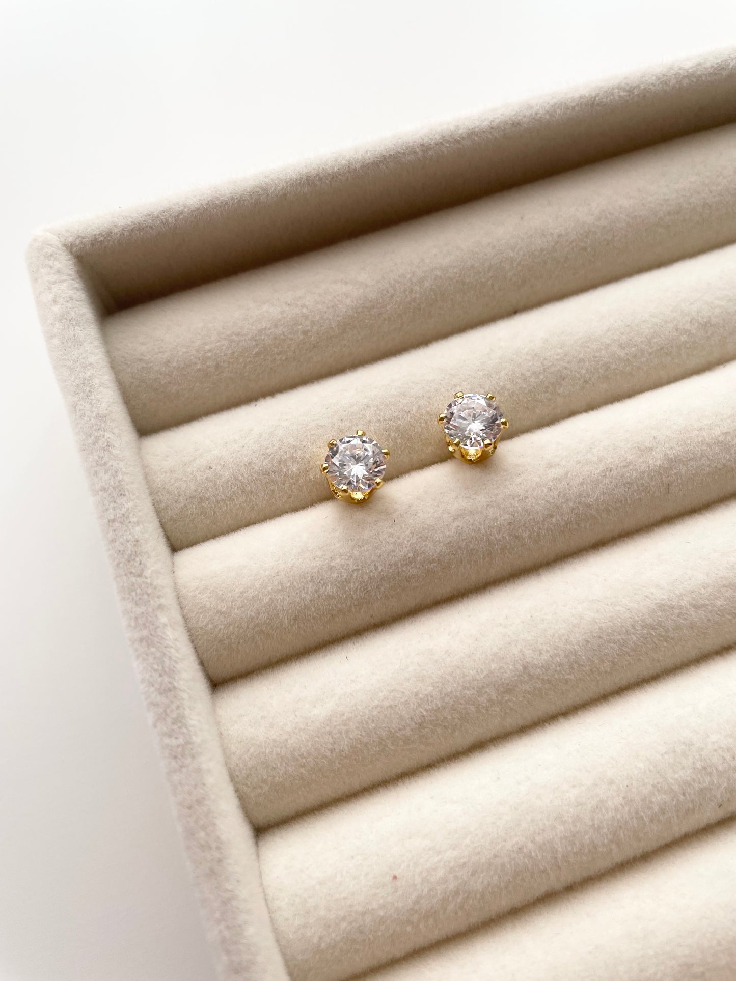 ge1449 Medium Diamond stud