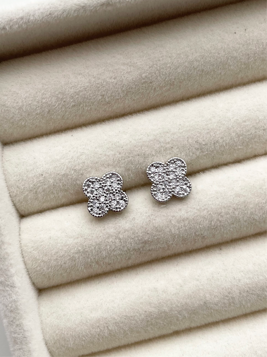 ge1446 Silver clover stud