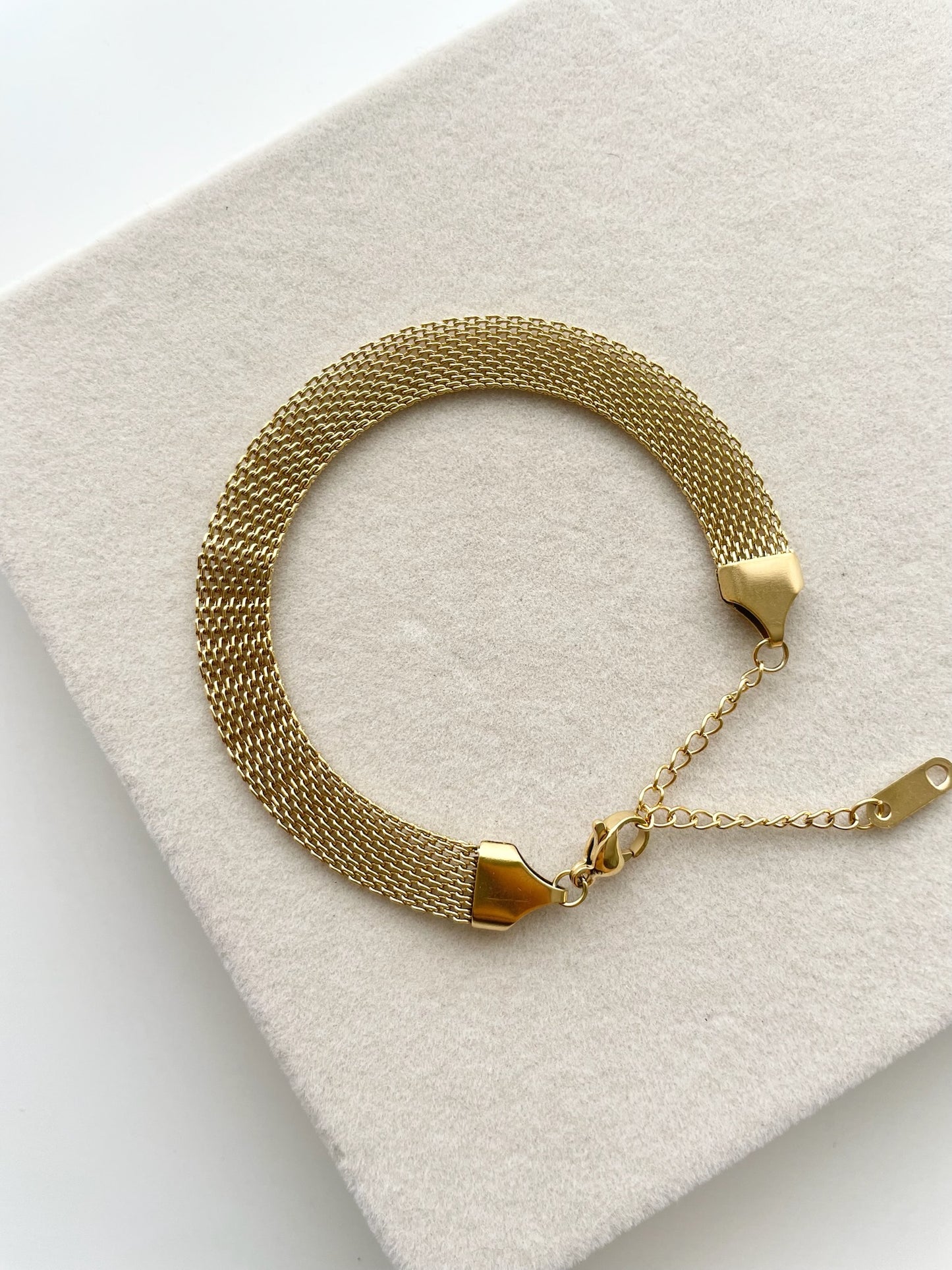 Iris gold bracelet