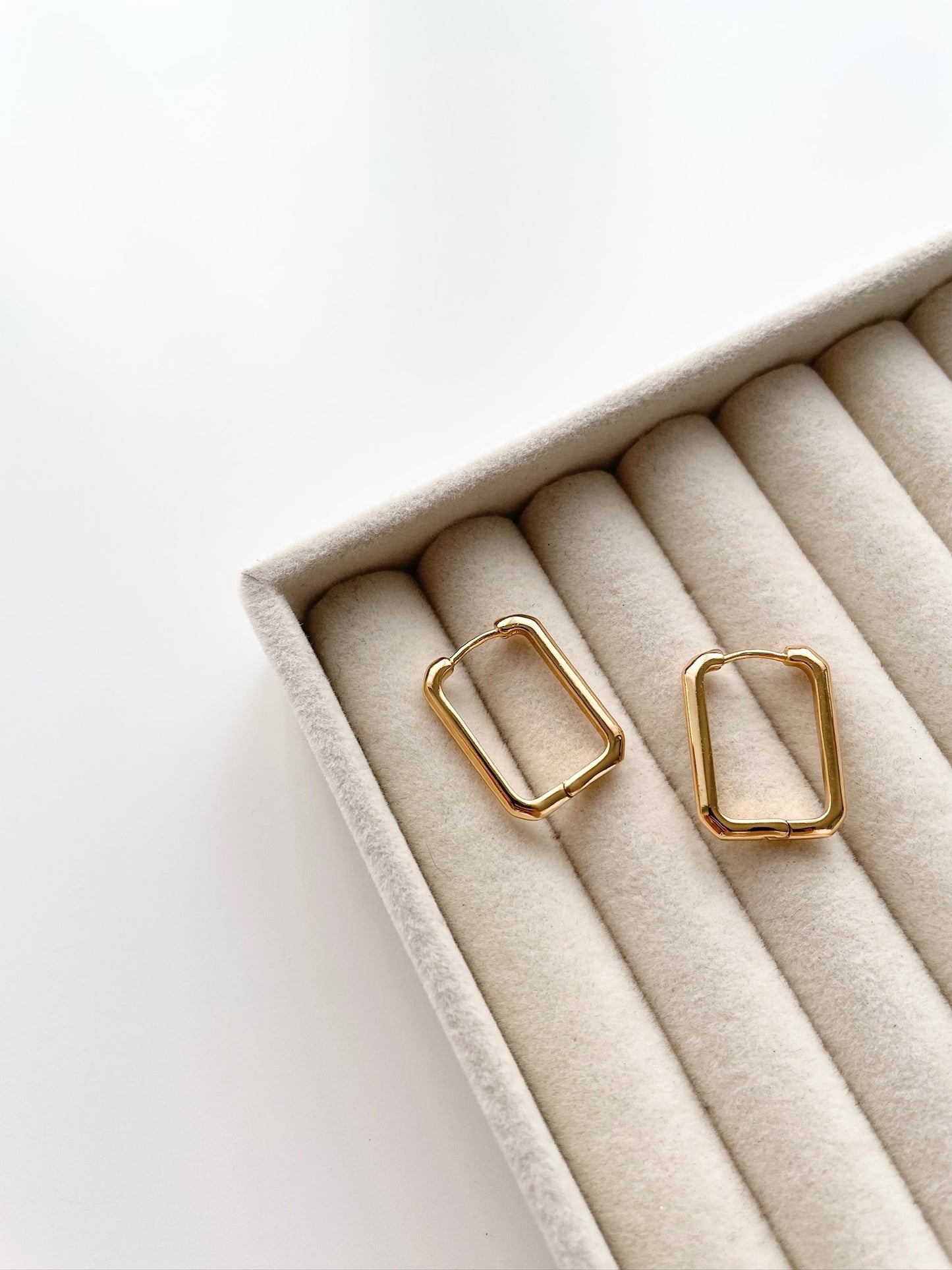 Aira Rectangular hoop earrings