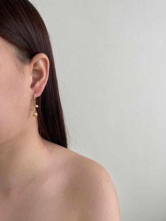 Rose Dangling Gold earrings