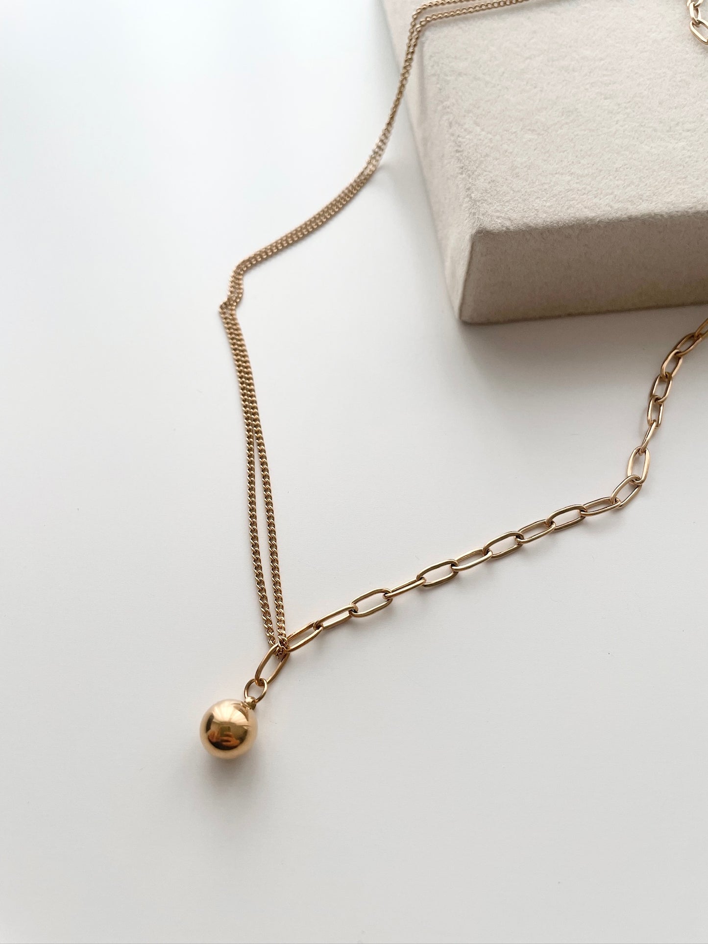 Ball Plain And Paperclip Gold Necklace