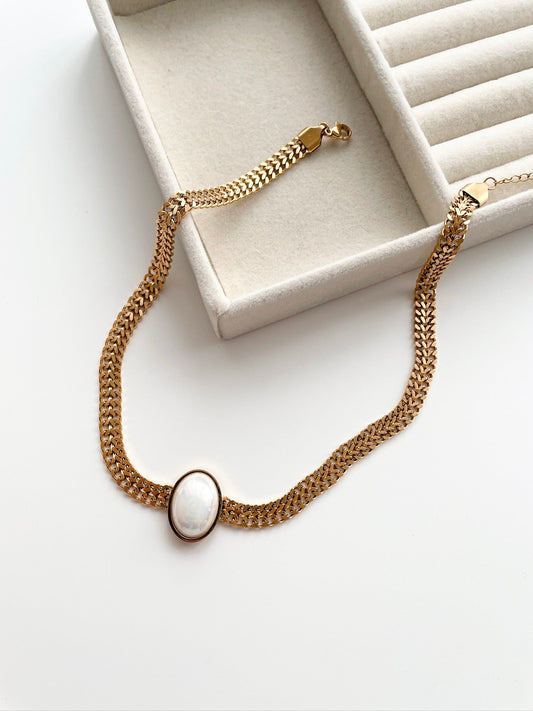 Pearl choker necklace