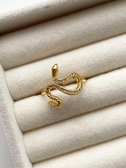 gr744 Serpent gold ring