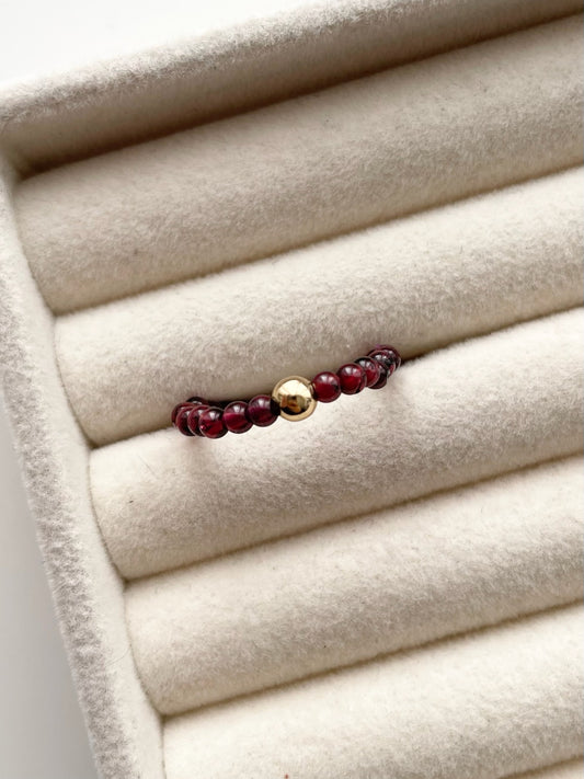 gring5 Minimalist Garnet ring