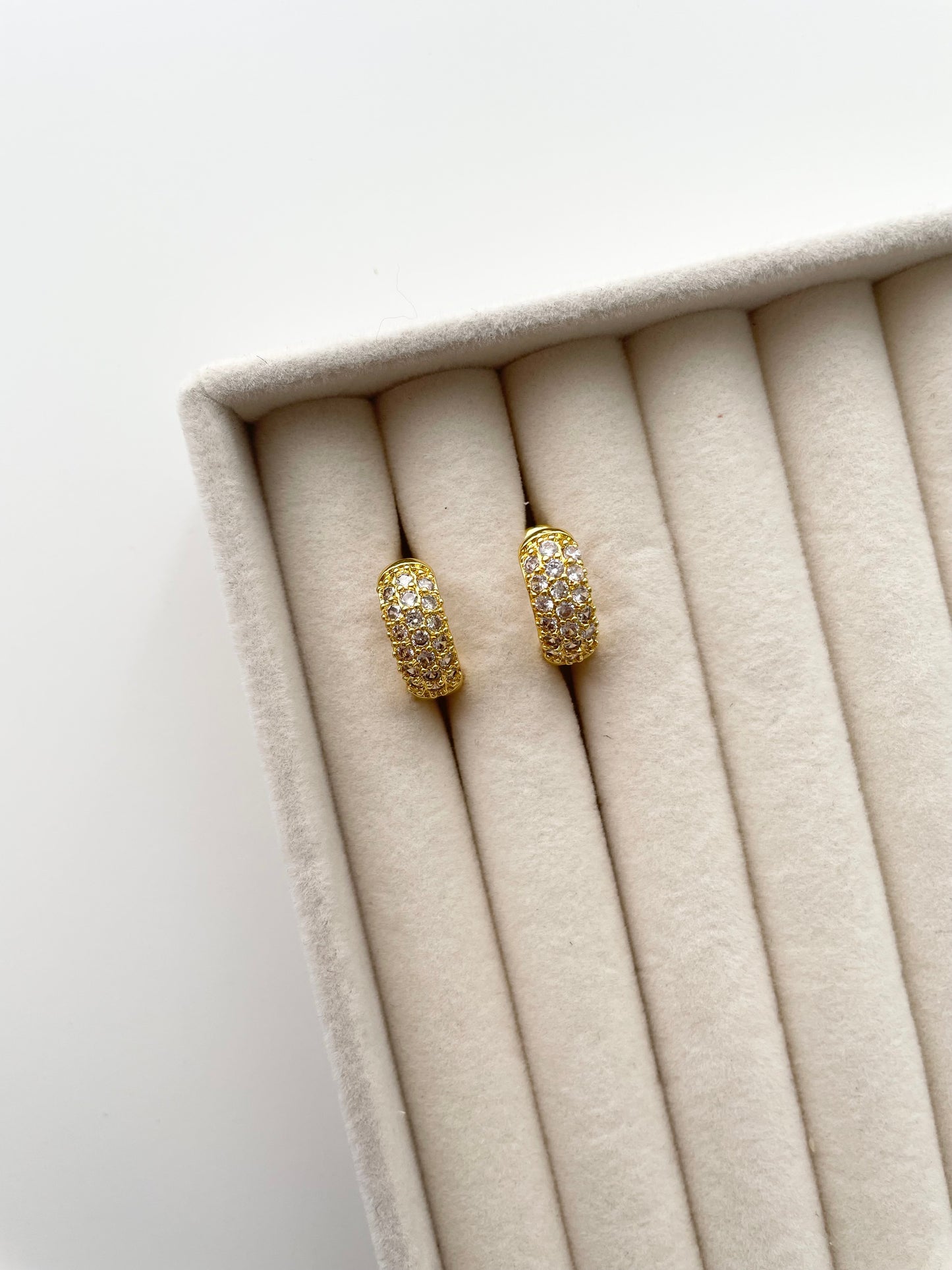 ge1346 Chunky hoop earrings