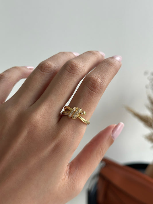 Fely Knot gold ring