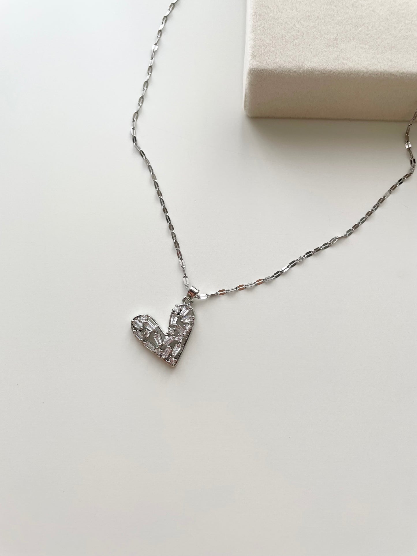 gn756 Silver heart necklace