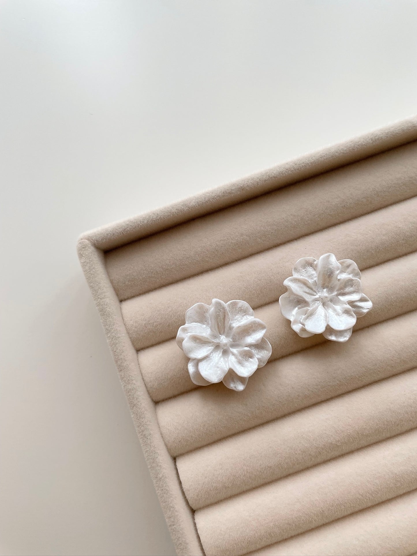 Tammy White flower earrings