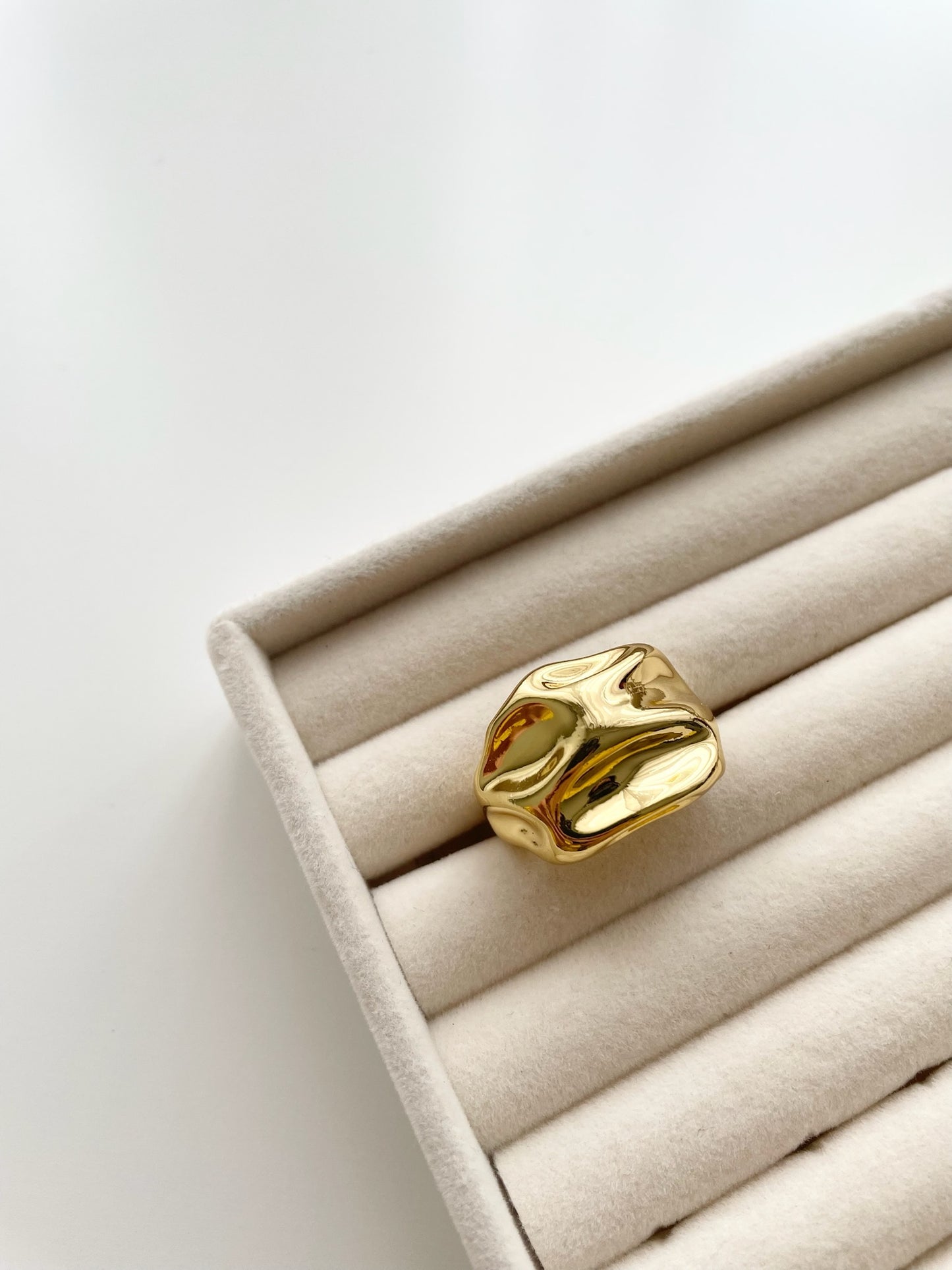 Dionne chunky gold ring