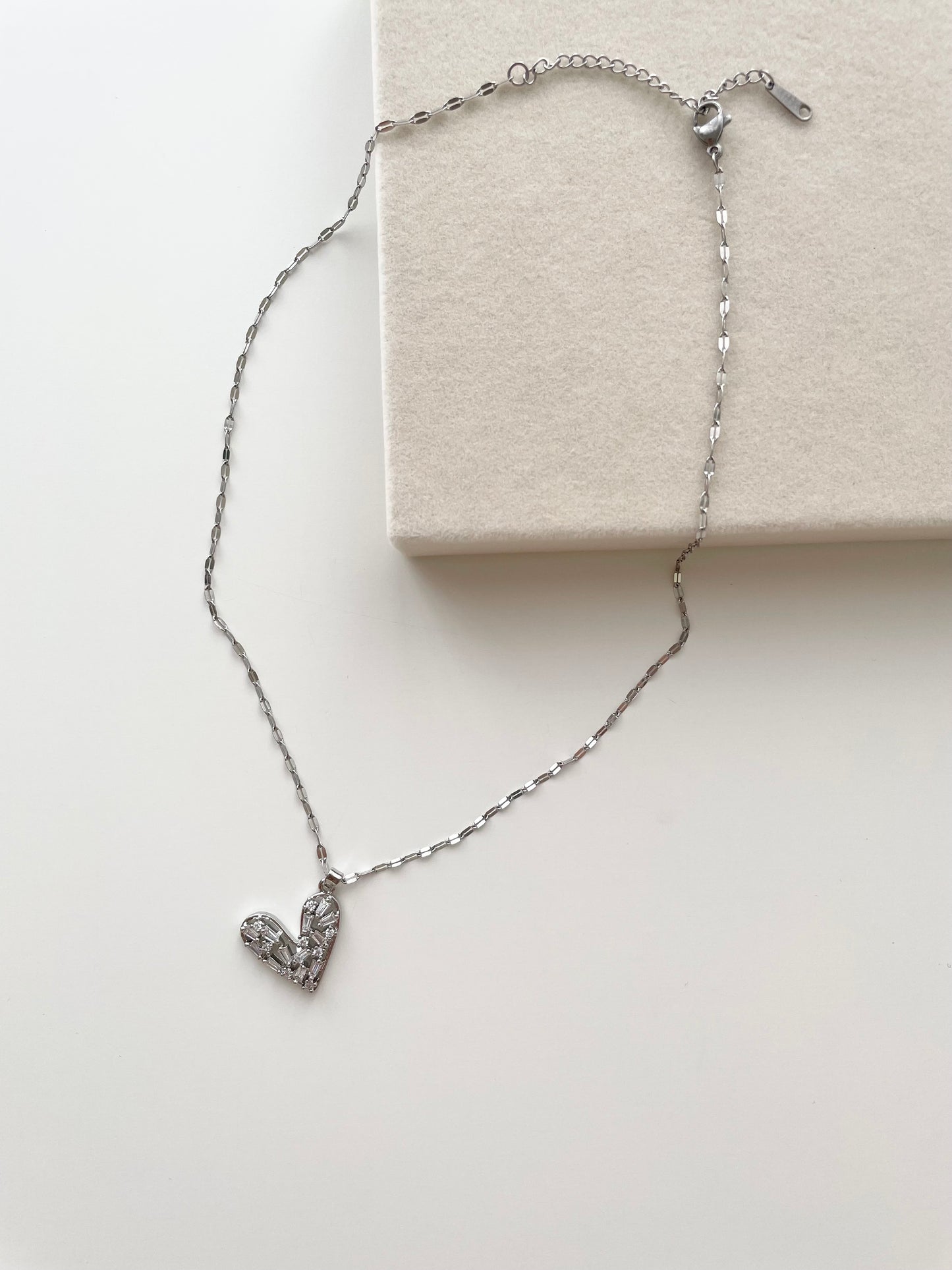 gn756 Silver heart necklace