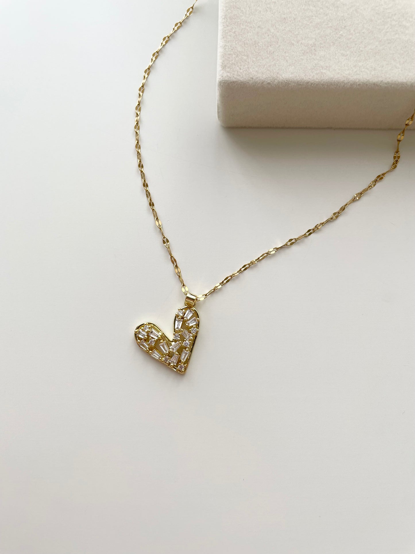 gn755 Gold heart necklace