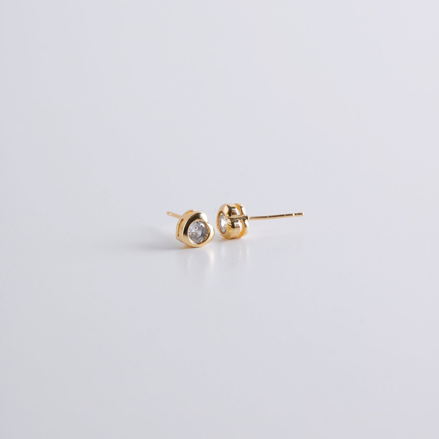 Solenn Centered Stone Heart Stud Earring in gold