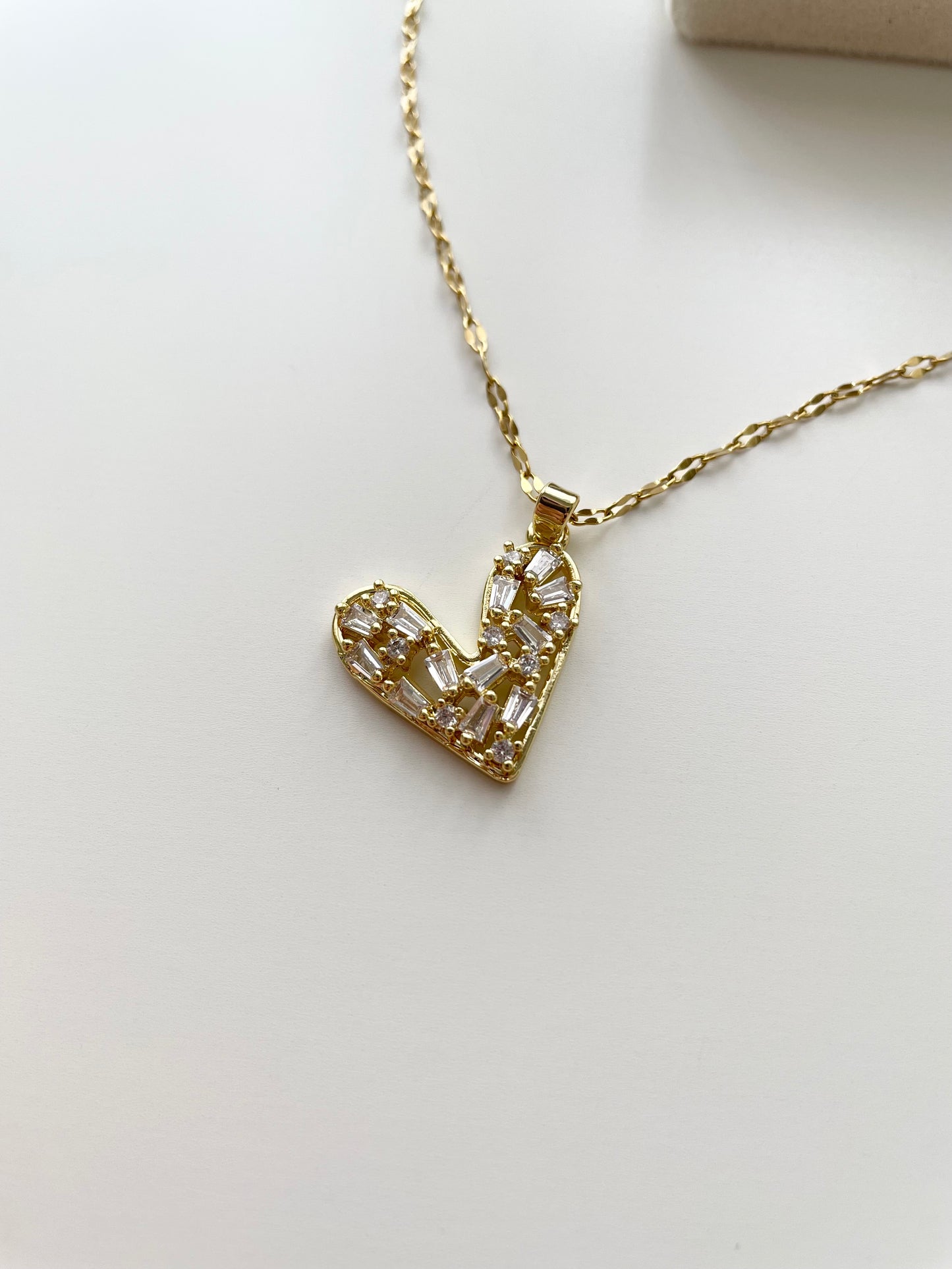 gn755 Gold heart necklace