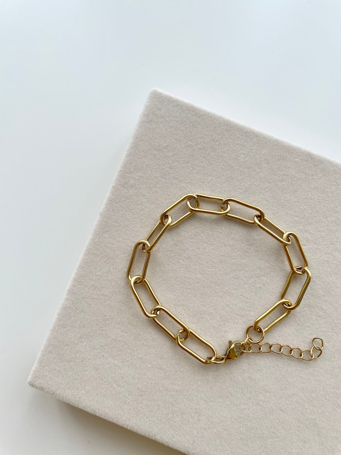 Madison paperclip gold bracelet