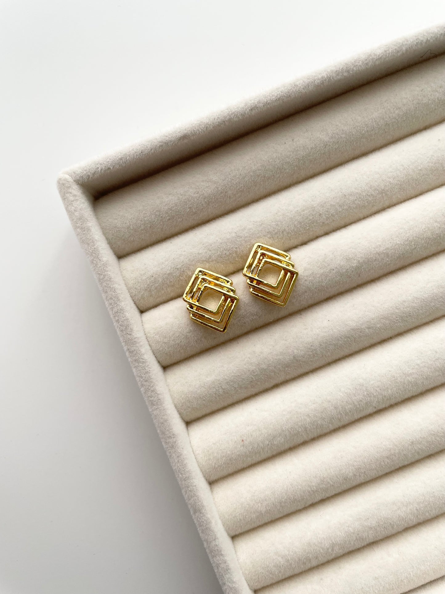 ge1397 gold stud earrings