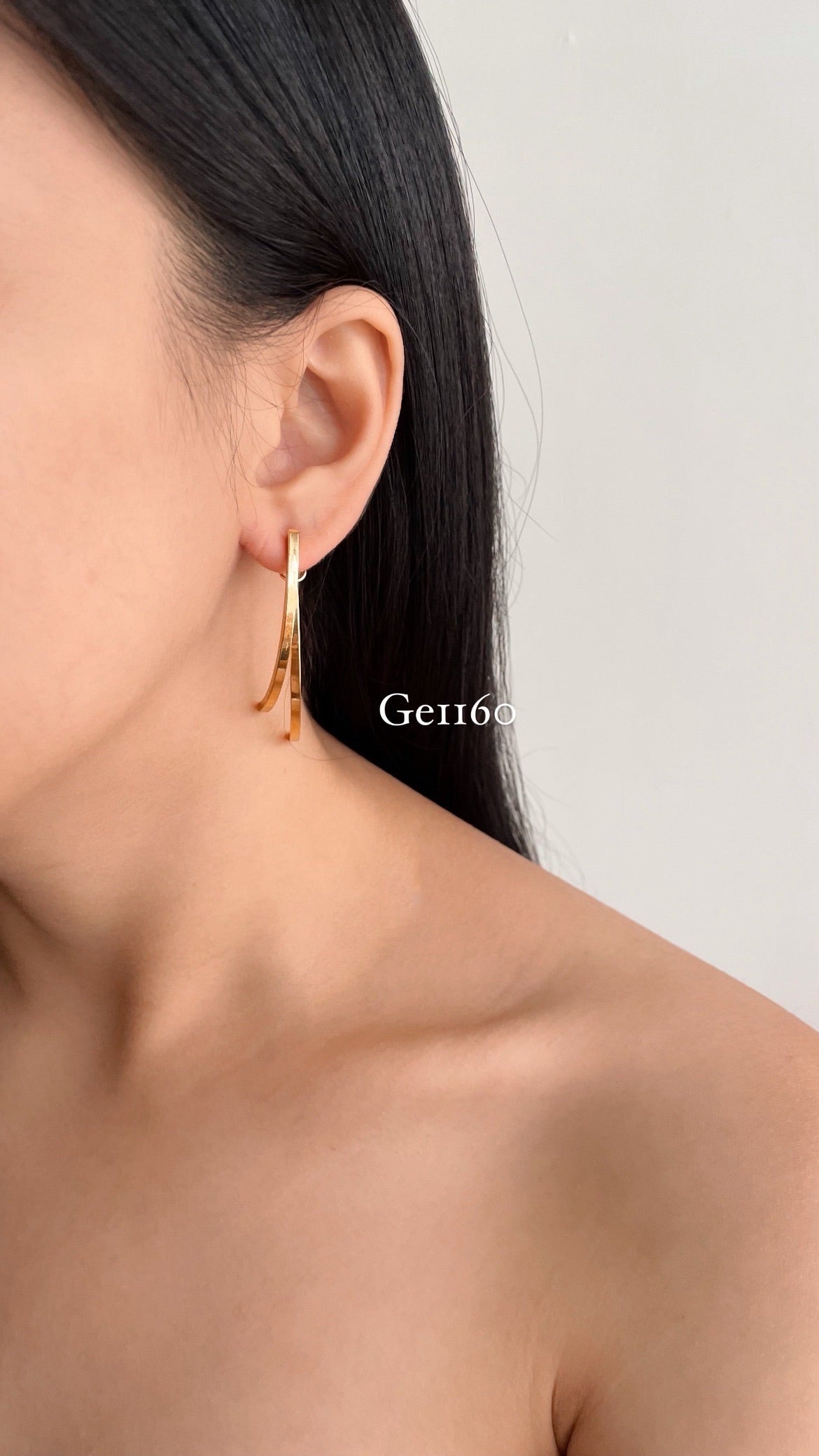 Agnes Dangling Gold Earrings