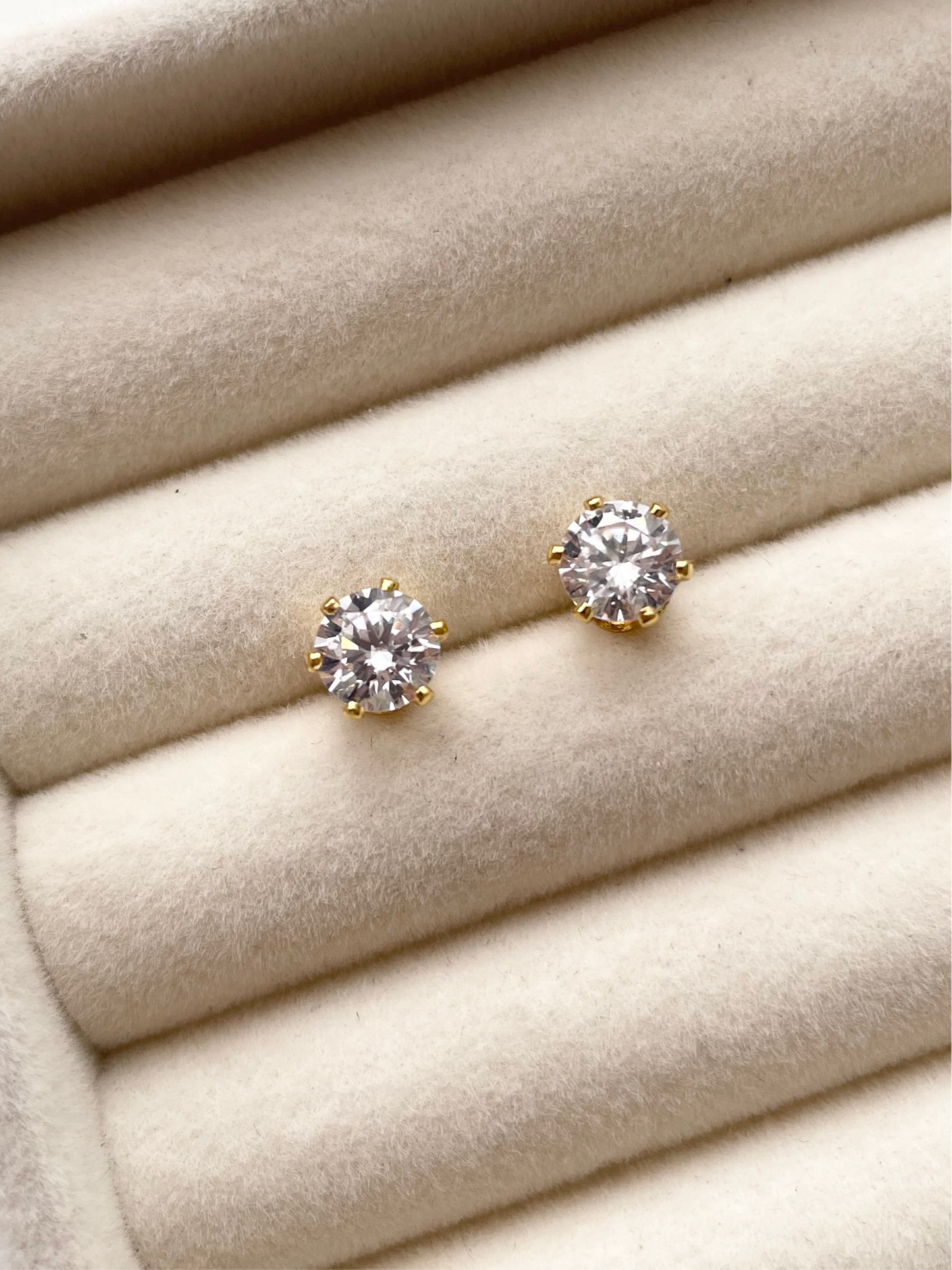 ge1449 Medium Diamond stud