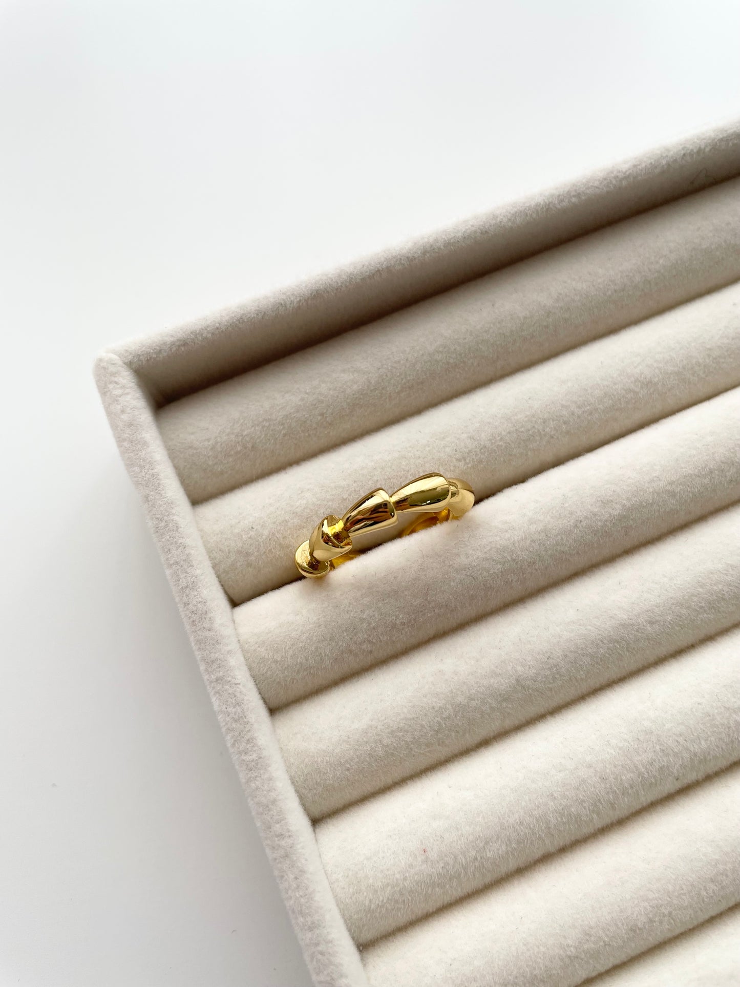 gr750 gold ring