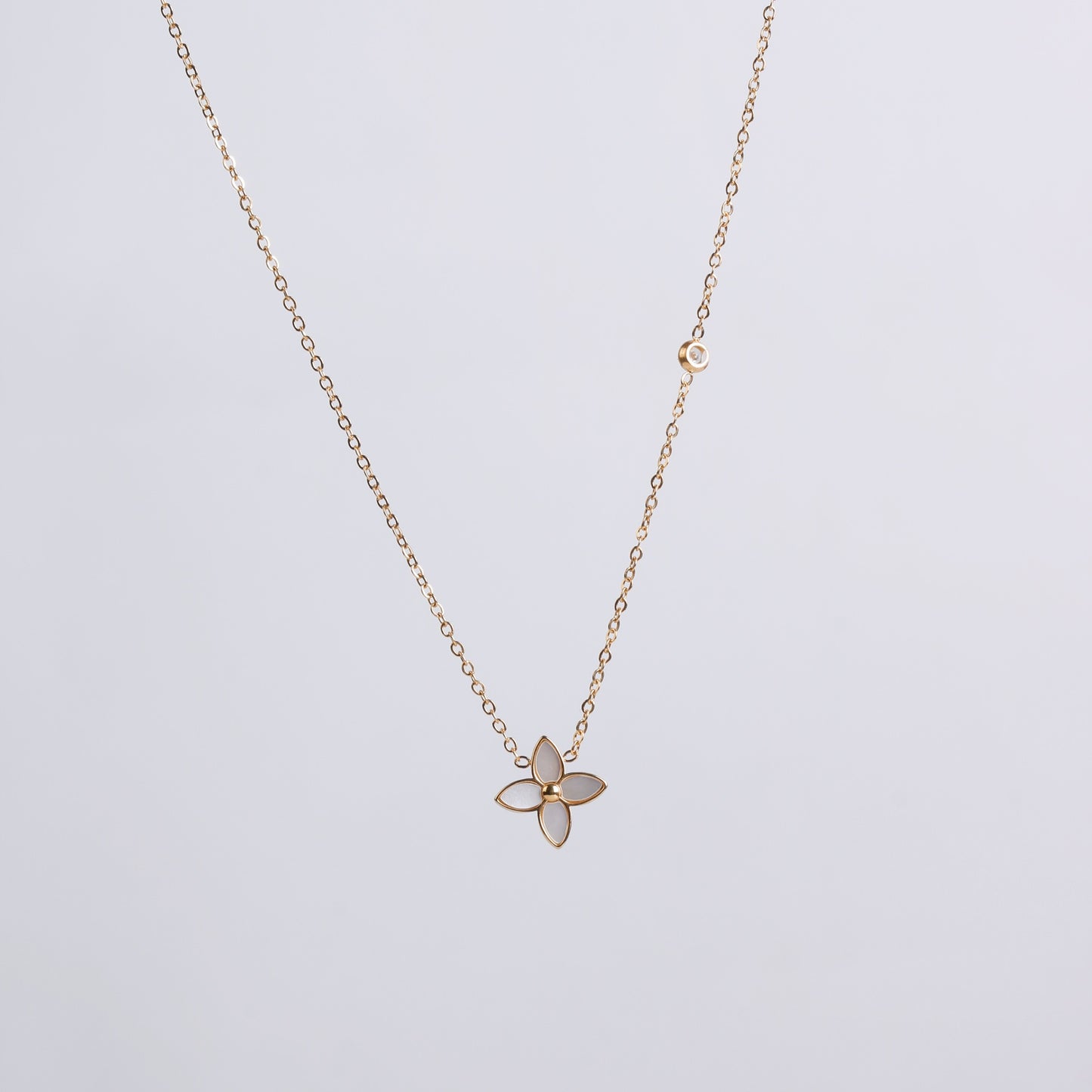 Flower Necklace In Gold