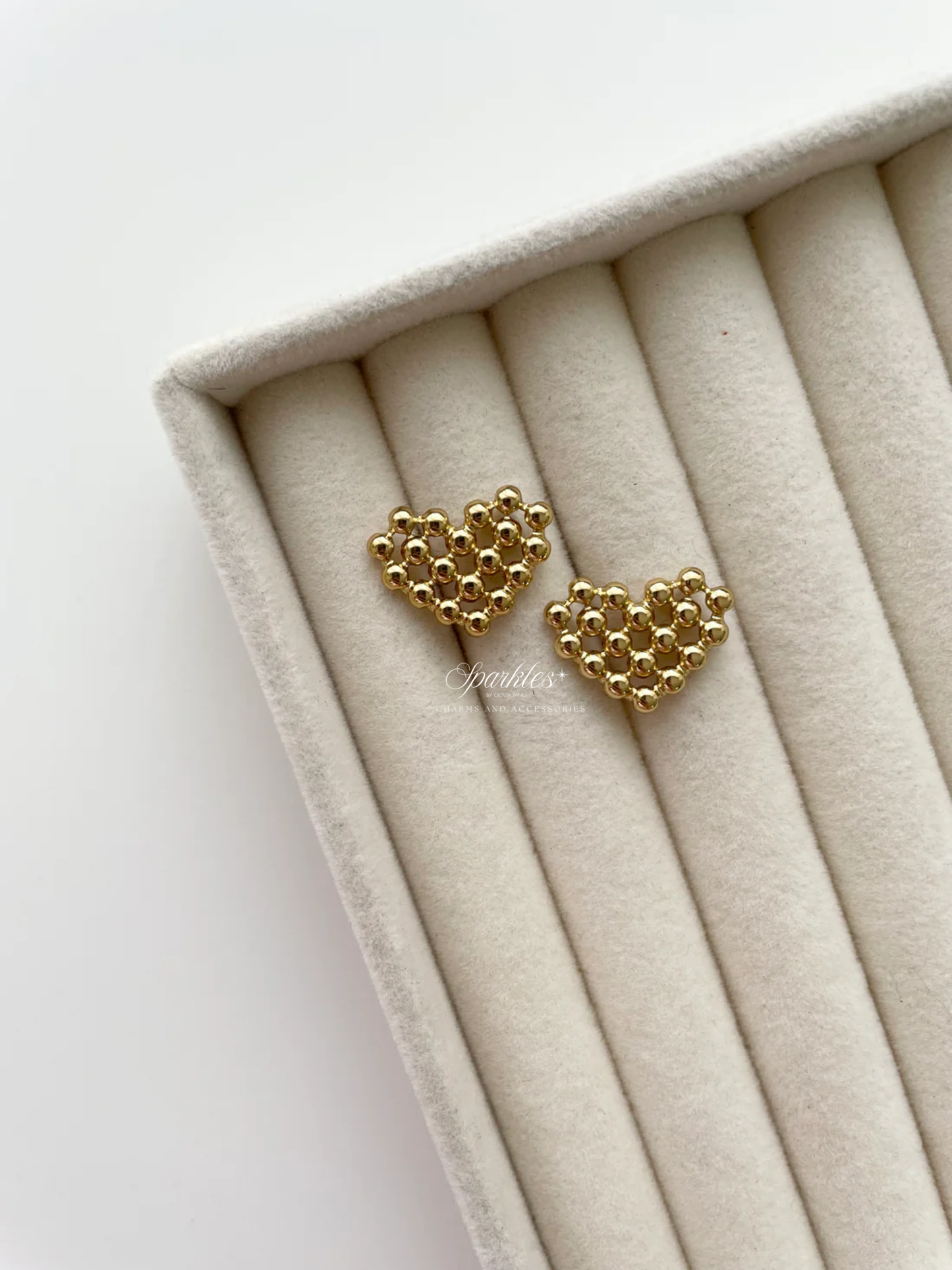 ge1504 Beaded heart earrings