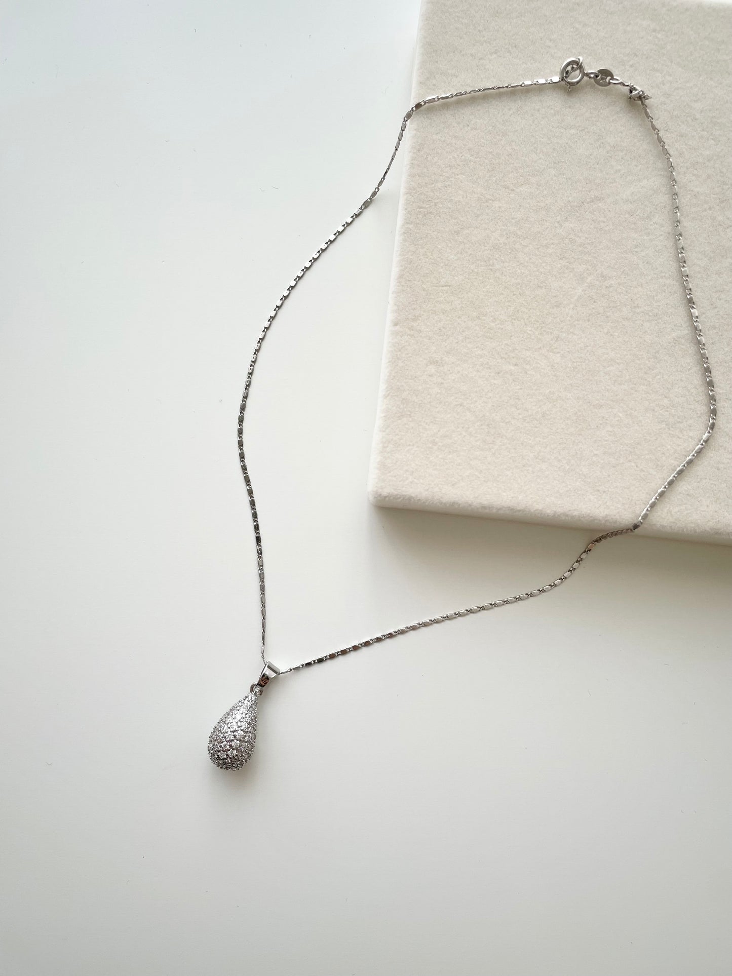 Cristal teardrop silver necklace