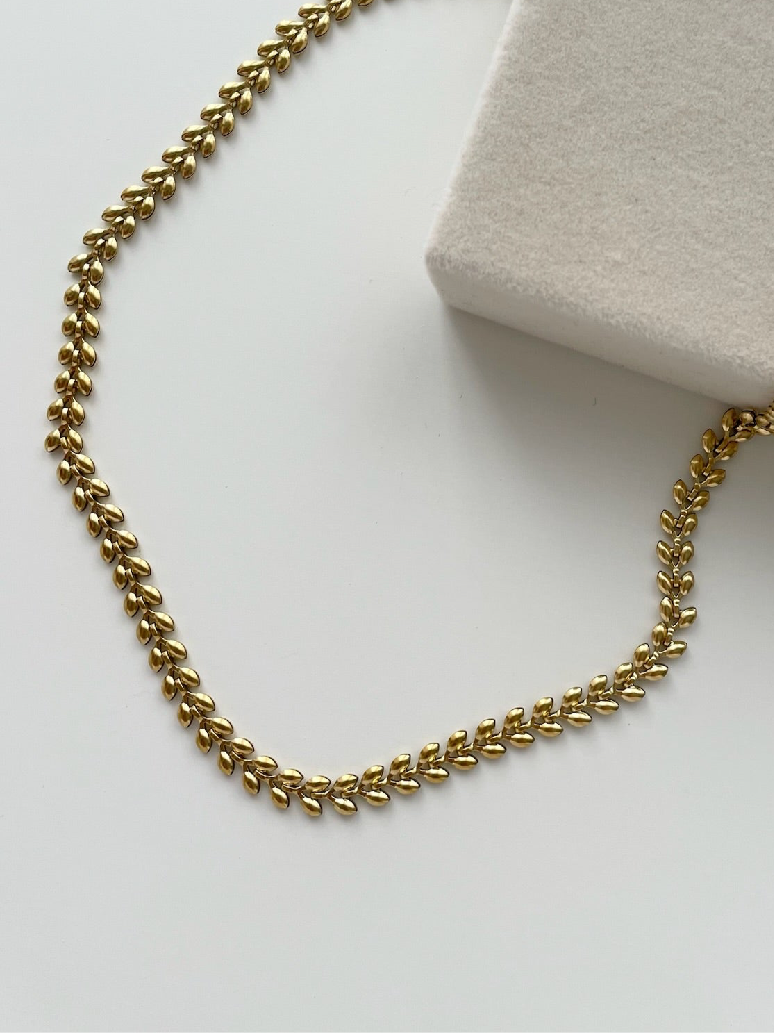 gn701 Gold necklaces