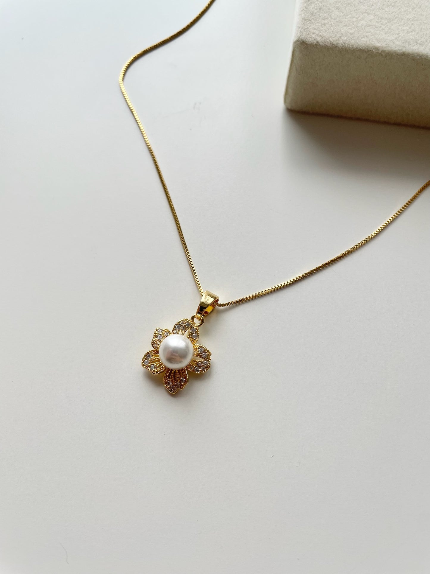 Jayla Pearl Flower Gold Necklace