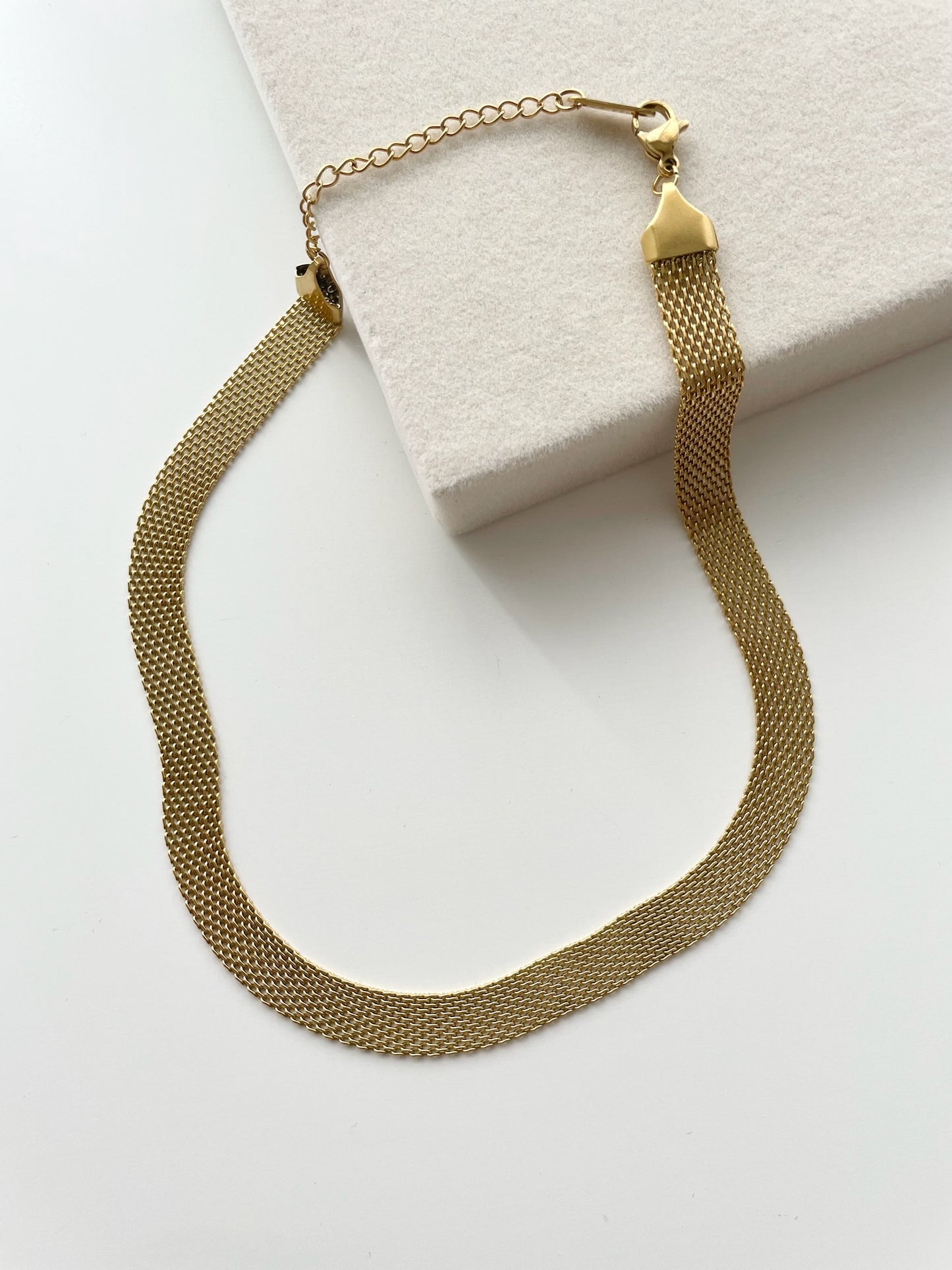 Iris gold neklace