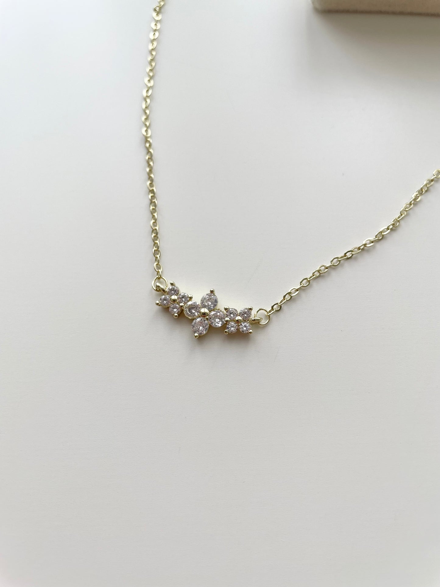 gn803 dainty flower necklace