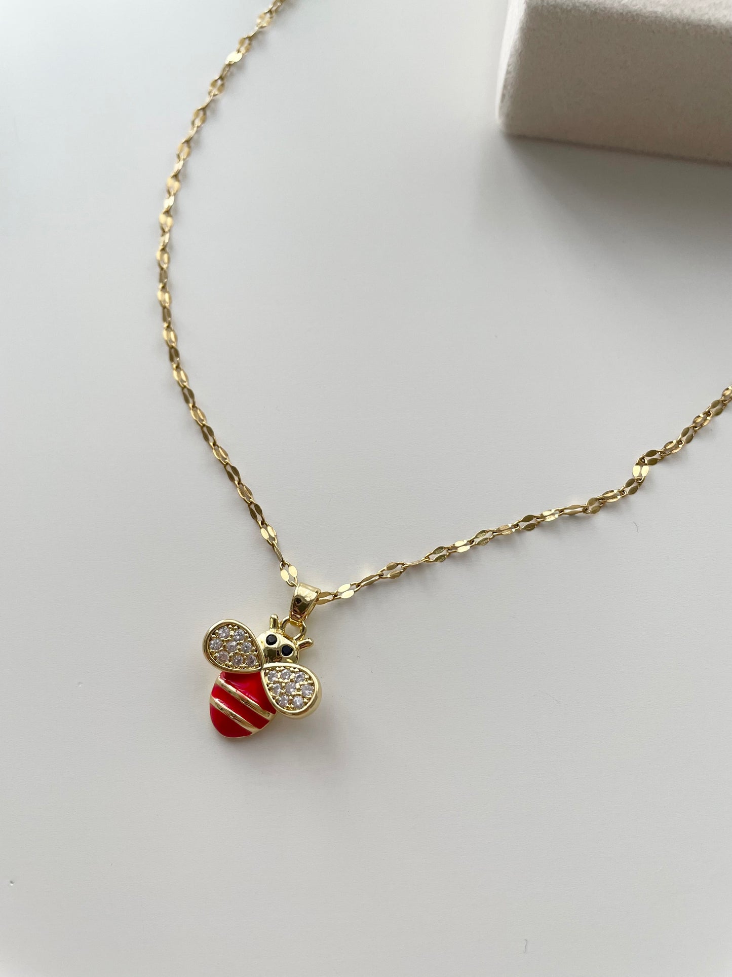 gn808 Bee necklace