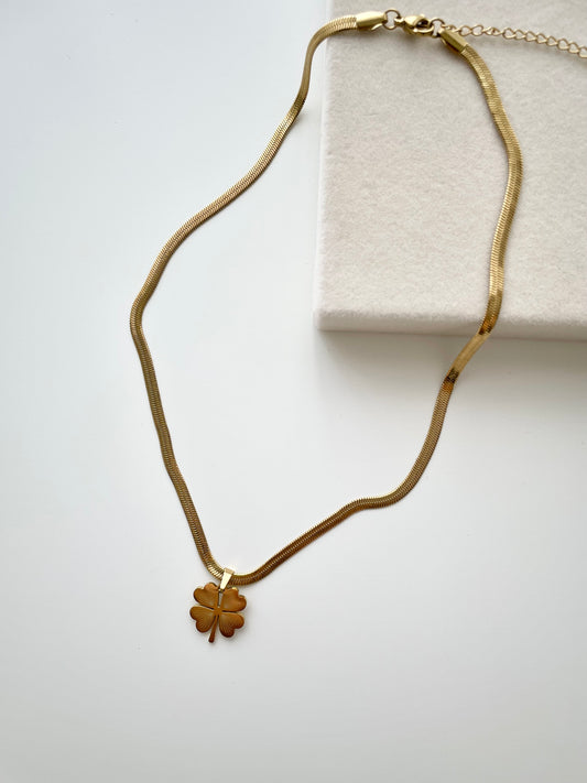 Clover leaf gold necklace