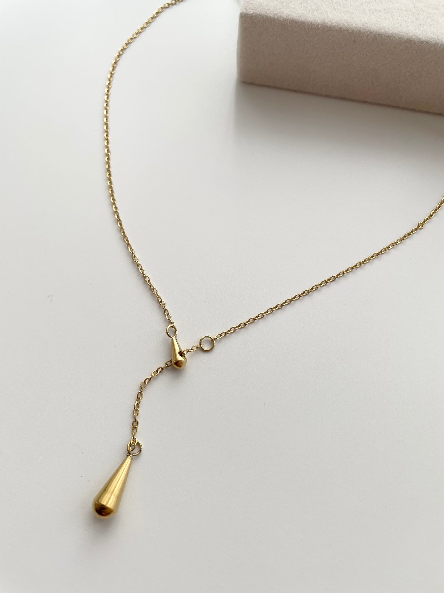 Mini teardrop necklace