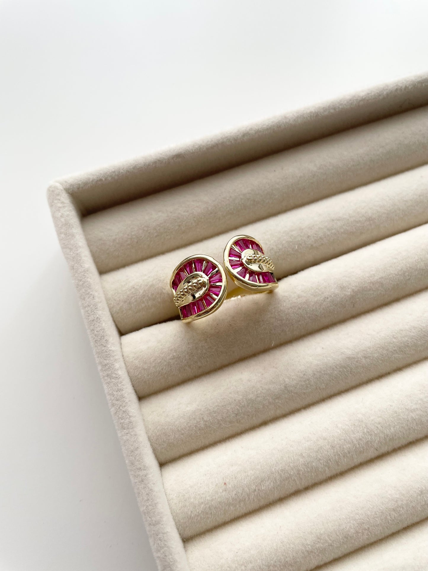 gr703 Magenta gold ring