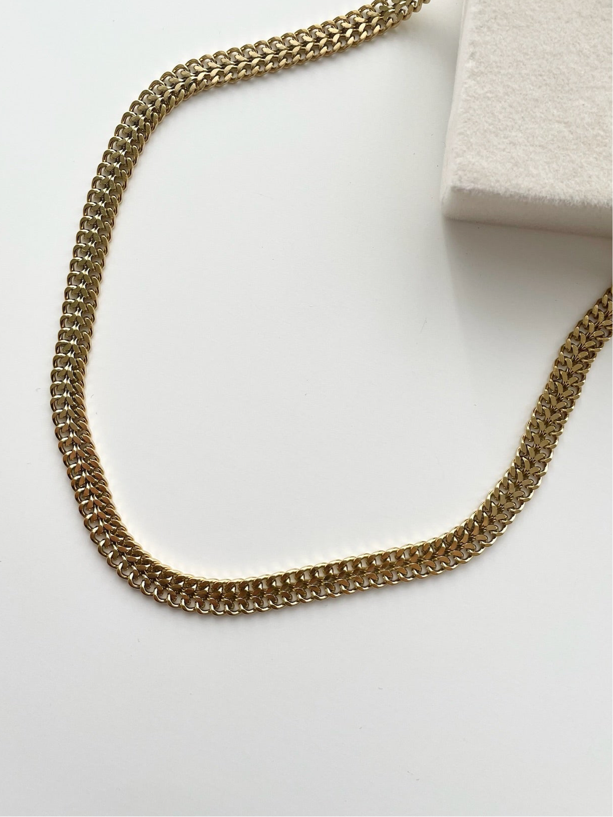 gn699 Gold necklaces