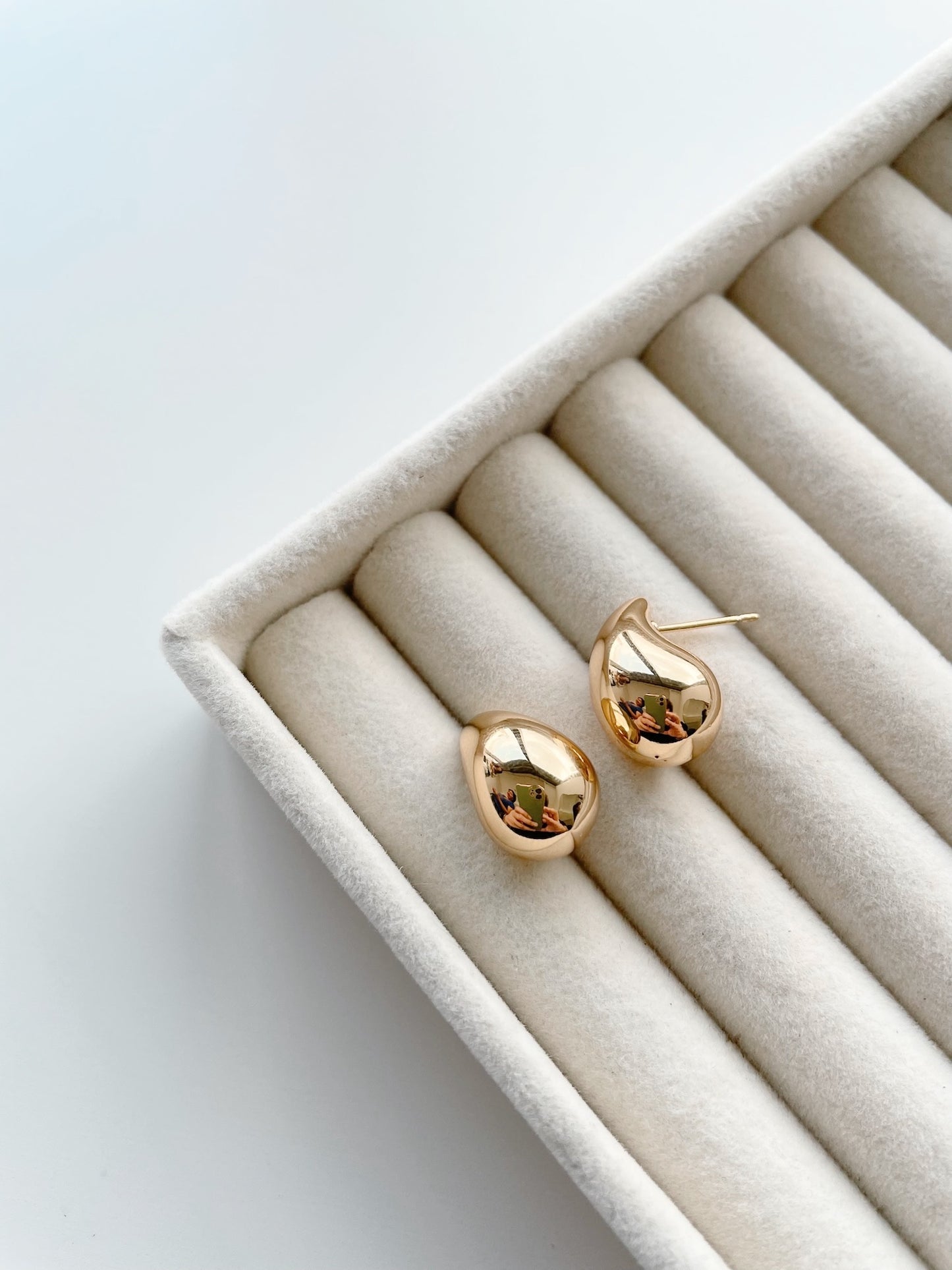 Medium Teardrop gold earrings