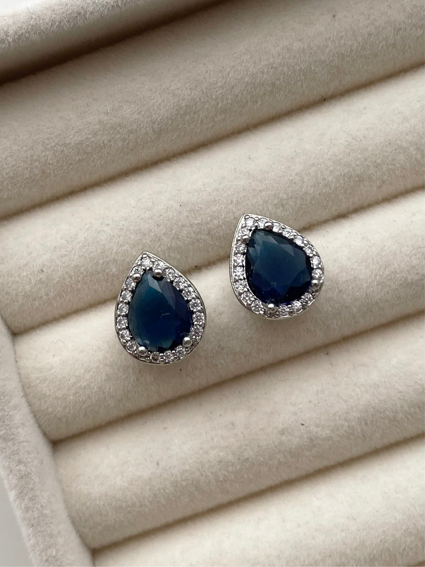 ge1442 Sapphire silver stud